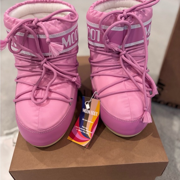Moon Boot Other - Women’s Moon Boots Vibrant Pink Winter Boots